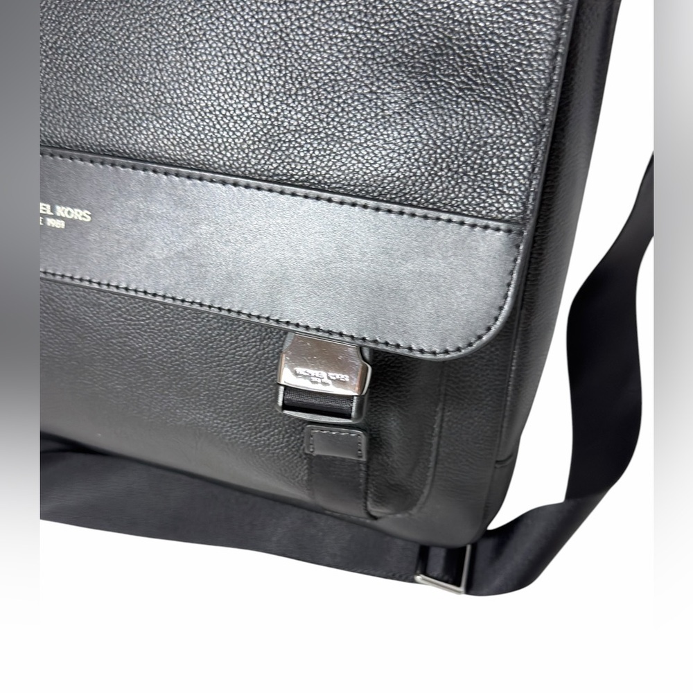 Michael Kors Greyson Black Leather Messenger Bag Crossbody Laptop Work Medium - Picture 14 of 16